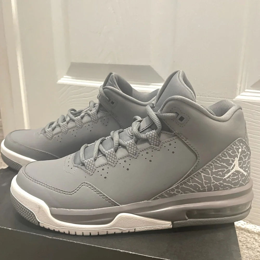 Jordan sneakers - Picture 1 of 4